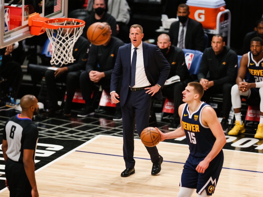 4月30日季后赛焦点战:快船对阵掘金精彩回顾 这场比赛的胜负很大程度上取决于双方教练的